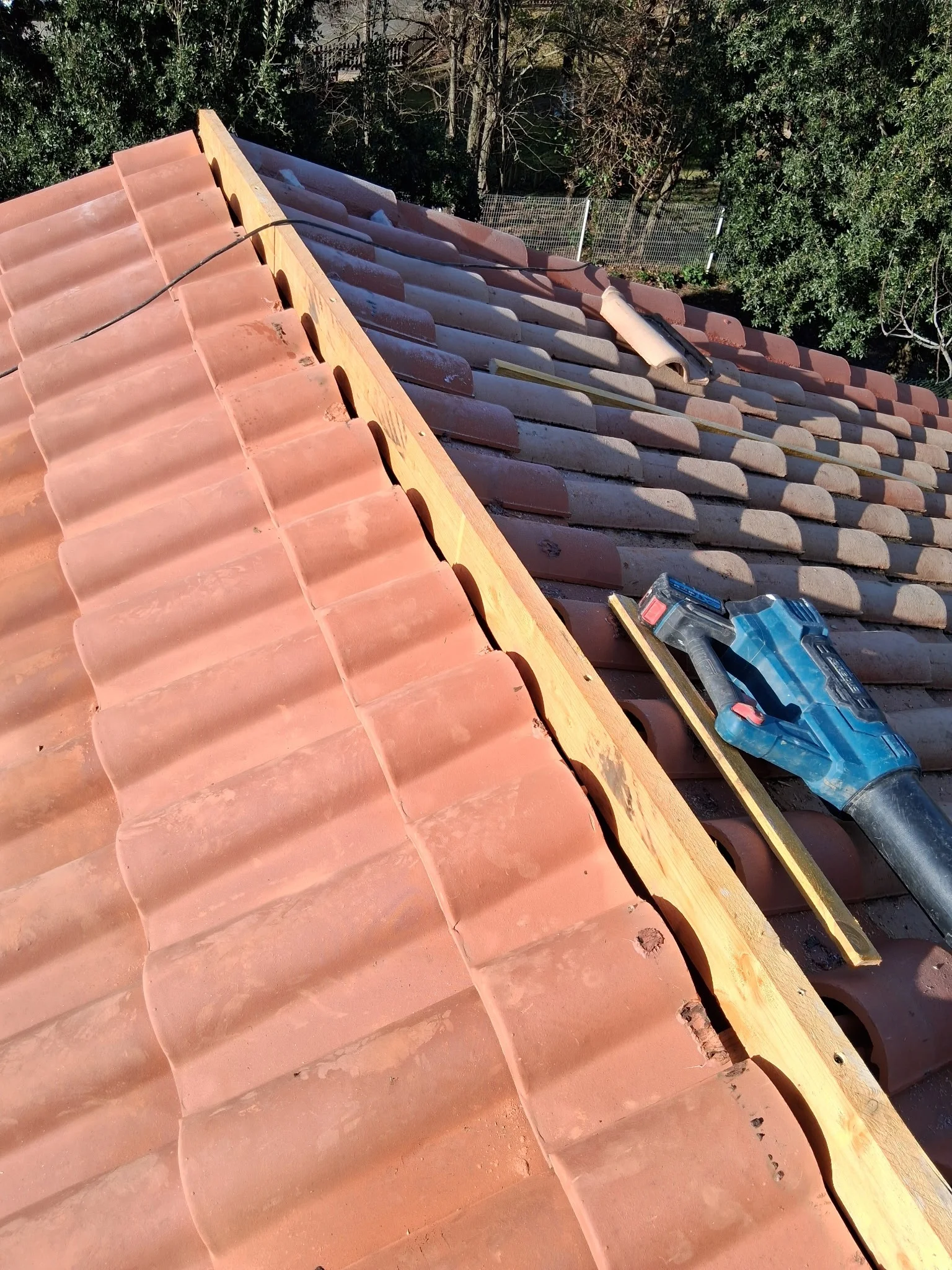 Réparation et entretien de toiture - Protégez votre maison des intempéries avec notre service de réparation et d'entr